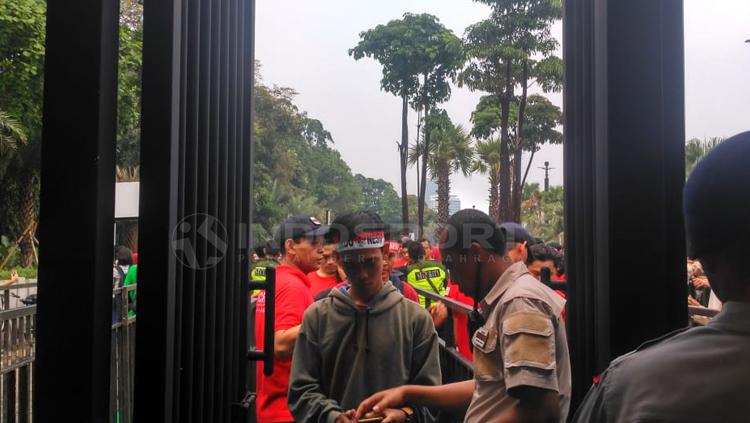 Laga Timnas Indonesia melawan Filipiba di GBK tampak sepi penonton Copyright: Petrus Manus Da Yerimon/INDOSPORT