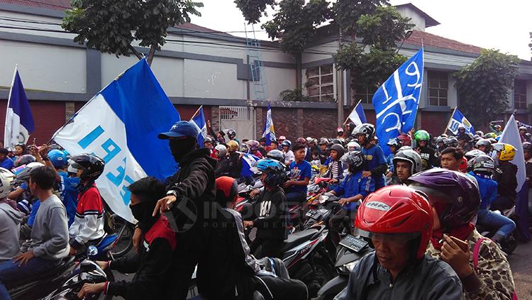 Bobotoh sambut Skuat Persib Bandung U-19 Copyright: Arif Rahman/INDOSPORT