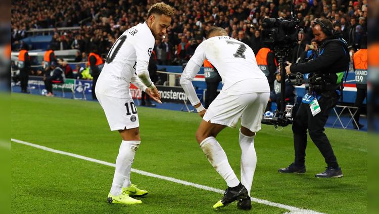 Neymar (kiri) dan Kylian Mbappe (kanan) akan menjadi lawan tangguh bagi klub Australia, Sydney FC, saat laga pramusim 2019/20. - INDOSPORT