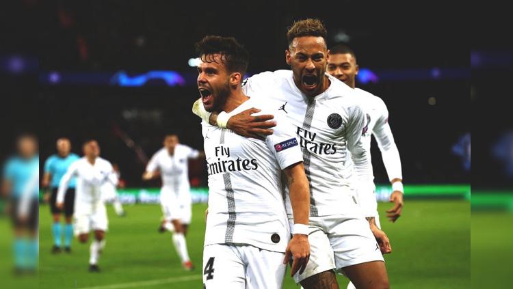 Selebrasi Juan Bernat (kiri) dan Neymar (kanan) saat pertandingan PSG vs Liverpool di Liga Champions, Kamis (29/11/18). Copyright: Getty Images