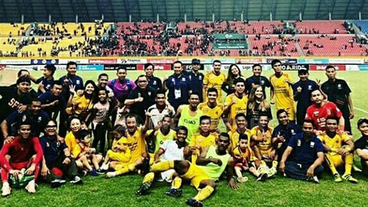 Skuat Sriwijaya FC rayakan kemenangan vs Mitra Kukar