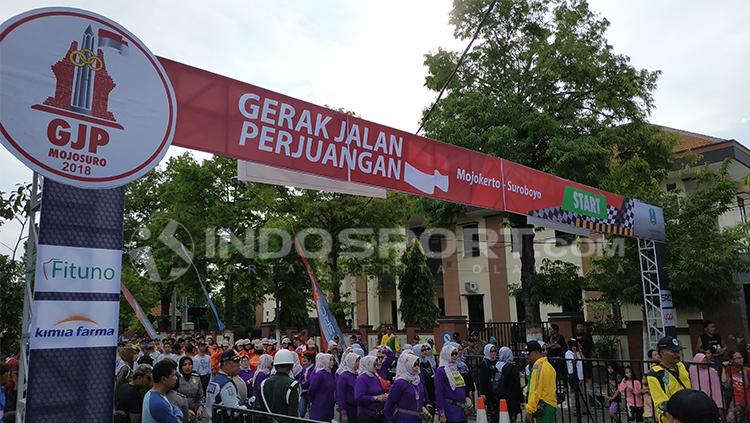 Aksi gerak jalan di Mojokerto-Surabaya.