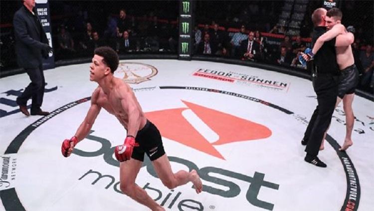 Mike Kimbel saat mengalahkan Alex Potts dalam waktu 6 detik - INDOSPORT