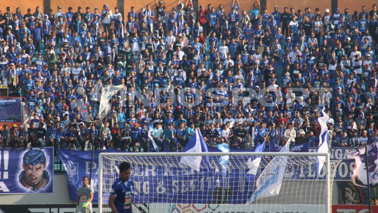 Panser Biru, pendukung PSIS Semarang di kompetisi Liga 1. - INDOSPORT