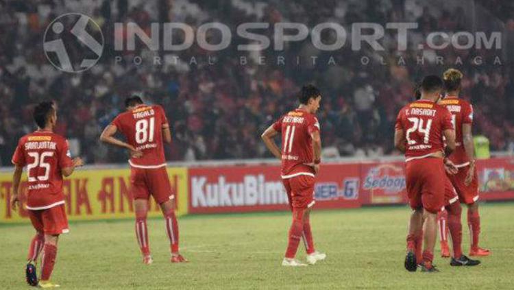 Pemain Persija Jakarta tertunduk lesu