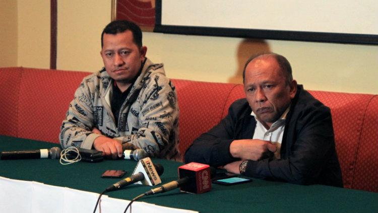 Exco PSSI Hidayat saat menggelar konferensi pers dimana dirinya menyatakan mundur usai diduga menjadi aktor pengatur skor.