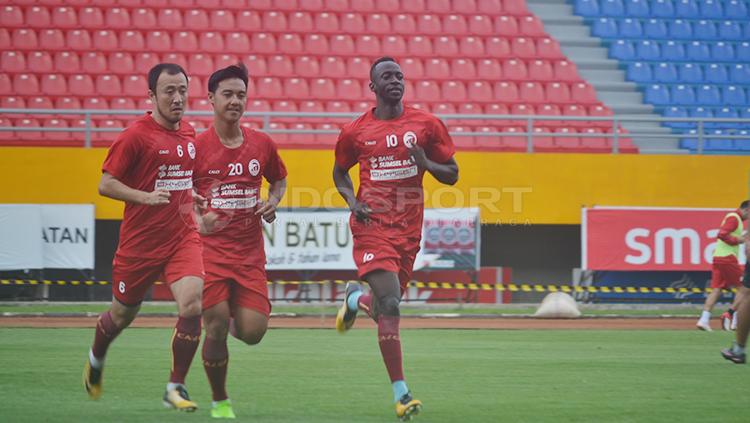 Kapten Sriwijaya FC, Yu Hyun Koo, saat menjalani latihan.