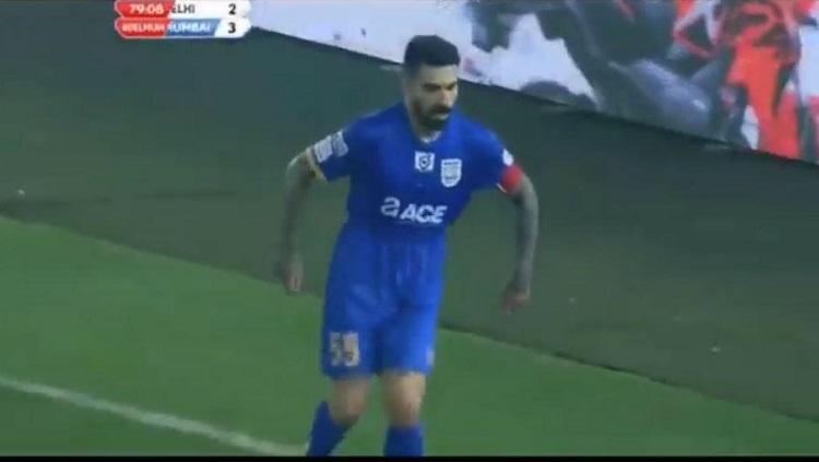 Paulo Machado, pemain Liga India berselebrasi dengan cara yang unik