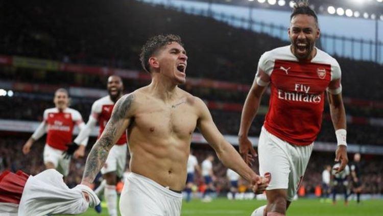 Lucas Torreira saat melakukan selebrasi di laga Arsenal vs Tottenham Hotspur. Copyright: Reuters