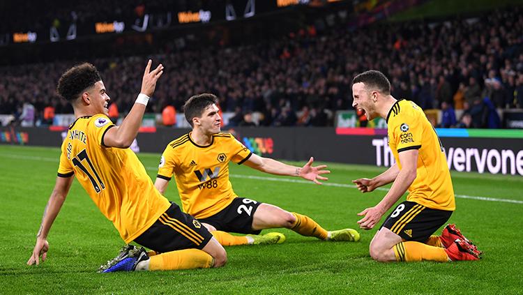 Selebrasi para pemain Wolverhampton yang berhasil mengalahkan Chelsea di laga lanjutan Liga Primer Inggris.