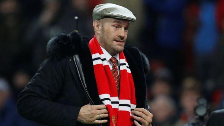 Tyson Fury terlihat di Old Trafford saat laga Manchester United vs Arsenal, Rabu (05/12/18) malam. Copyright: Reuters