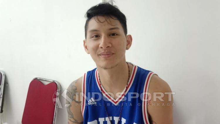 Pemain basket Louvre Surabaya, Daniel Wenas tengah menjadi sorotan setelah ada beberapa wanita yang singgah dalam kehidupan asmaranya.