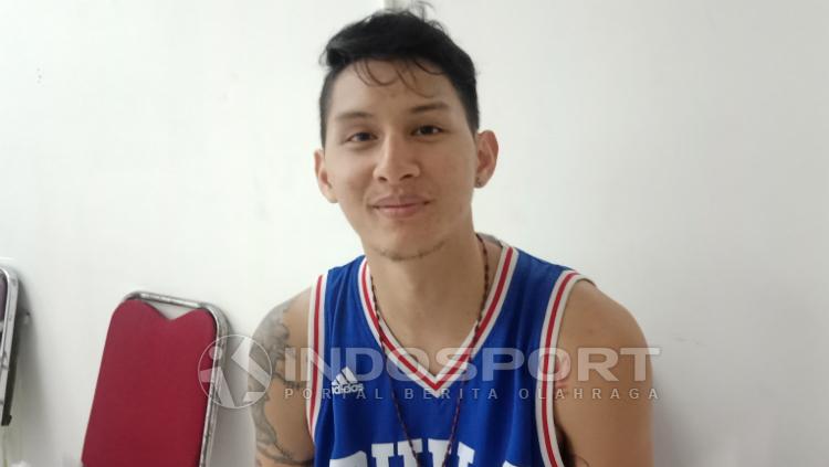 Pemain basket Louvre Surabaya, Daniel Wenas tengah menjadi sorotan setelah ada beberapa wanita yang singgah dalam kehidupan asmaranya. - INDOSPORT
