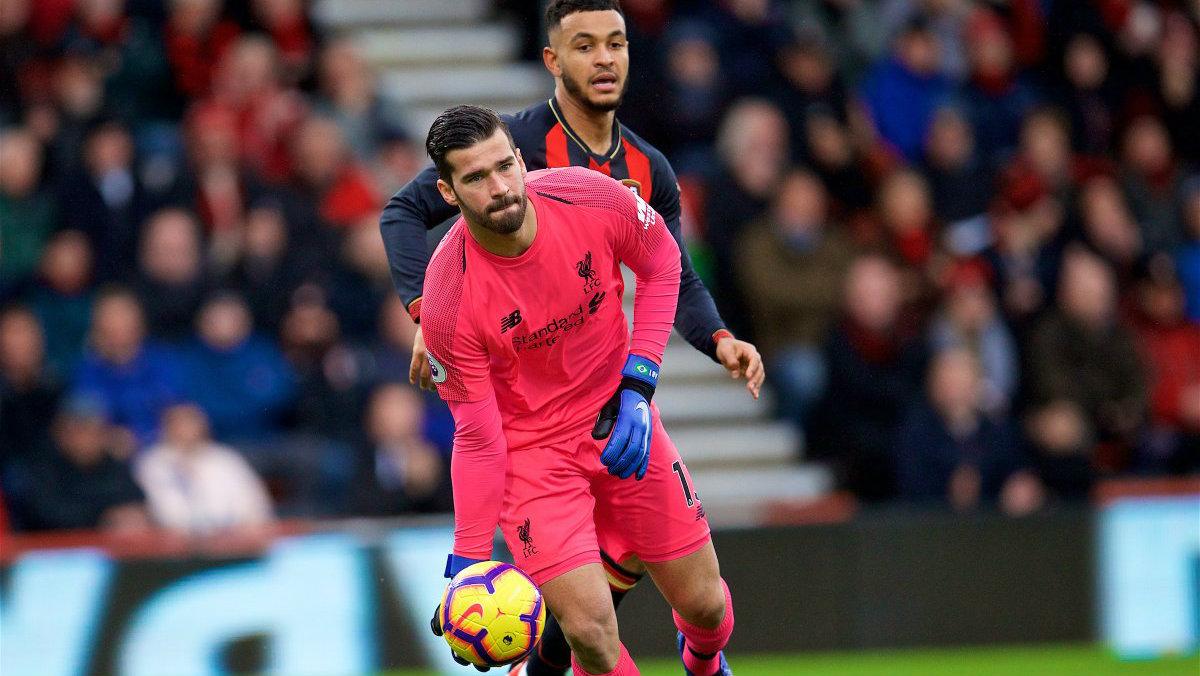 Alisson Becker di laga Bournemouth vs Liverpool, Sabtu (08/12/18). Copyright: twitter.com/LFC