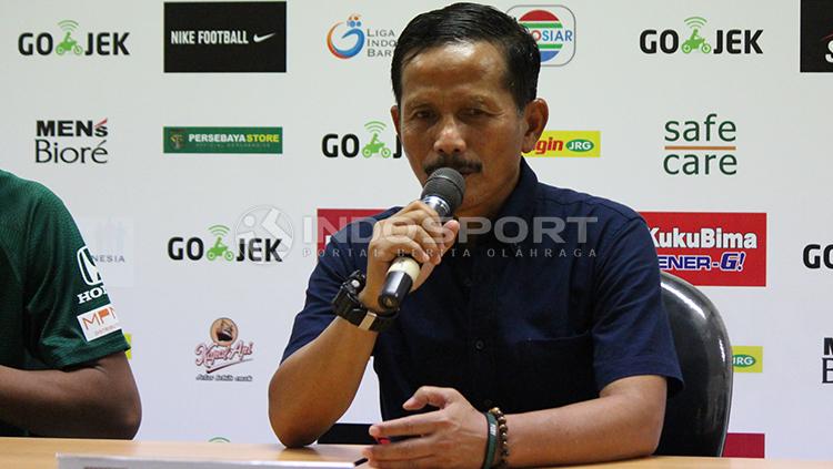 Pelatih Persebaya Surabaya, Djajang Nurdjaman saat sesi konferensi pers usai pekan ke-34 Liga 1 2018. Copyright: Fitra Herdian/INDOSPORT