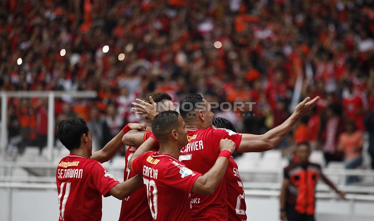 Selebrasi Marko Simic usai cetak gol pertama dalam laga Persija Jakarta vs Mitra Kukar melalui titik putih.