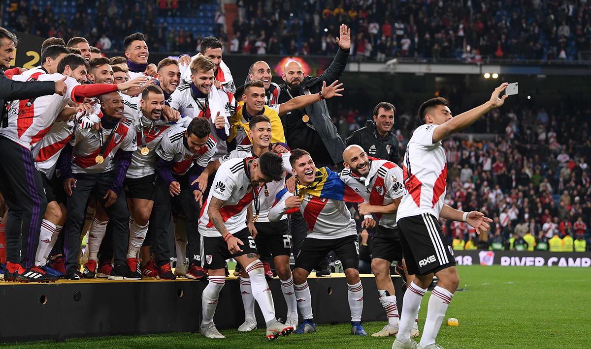 River Plate berhak menaiki podium sebagai juara