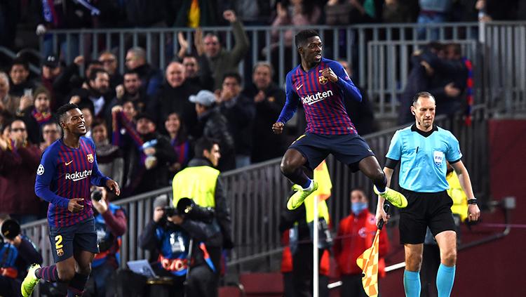 Selebrasi Ousmane Dembele saat berhasil mencetak gol ke gawang Tottenham. Copyright: Indosport