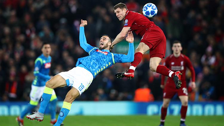 James Milner dan Nikola Maksimovic. Copyright: Indosport