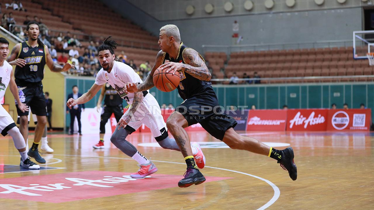 Brandon Jawato saat menghadapi Black Bears.