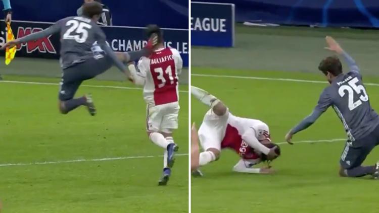 Thomas Muller nendang kepala pemain Ajax