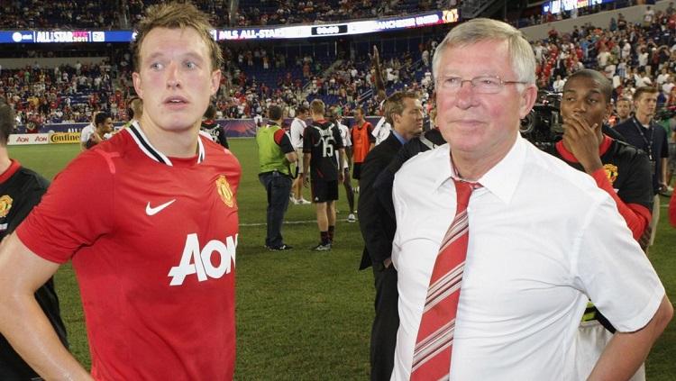Phil Jones dan Sir Alex Ferguson Copyright: Sky News