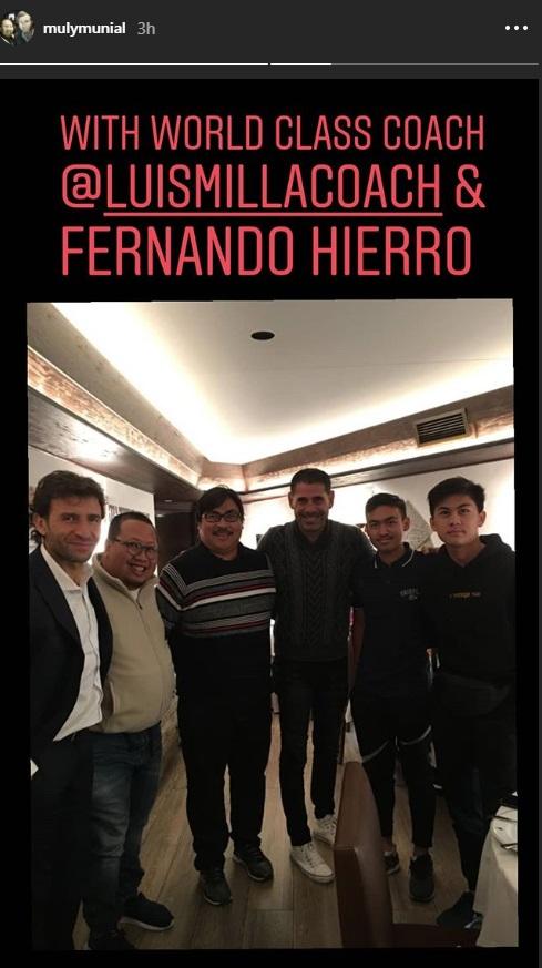 Muly Munial bersama Luis Milla dan Hierro. Copyright: Instagram