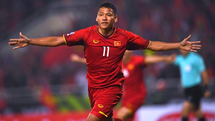 Selebrasi Pemain Vietnam, Nguyen Anh Duc saat mencetak gol ke gawang Malaysia. Copyright: Getty Images