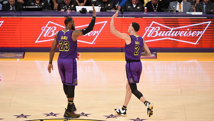 2 Bintang LA Lakers, LeBron James dan Lonzo Ball. - INDOSPORT