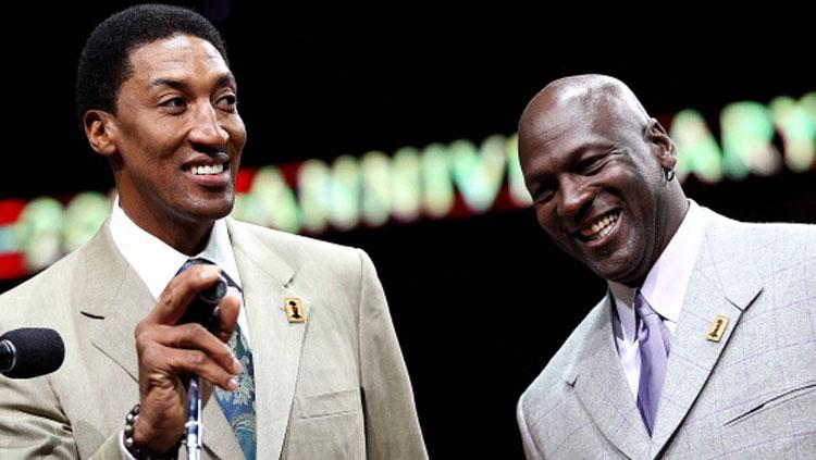 2 legenda Chicago Bulls, Scottie Pippen (kiri) dan Michael Jordan. Copyright: INDOSPORT