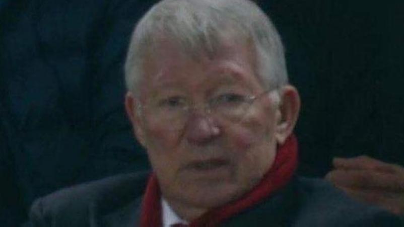 Sir Alex Ferguson tampak sedih melihat Manchester United dibantai Liverpool. Copyright: The Sun