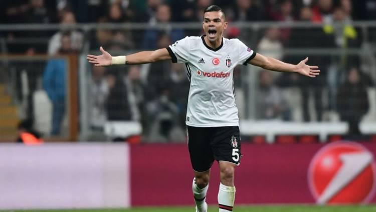 Pepe ketika berseragam klub Turki, Besiktas. Copyright: AFP/Ozan Kose