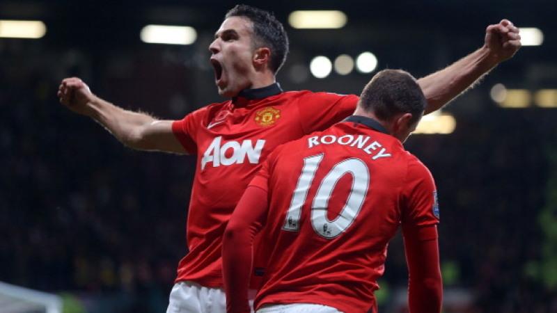 Robin van Persie melakukan selebrasi pasca cetak gol ke gawang Arsenal. - INDOSPORT