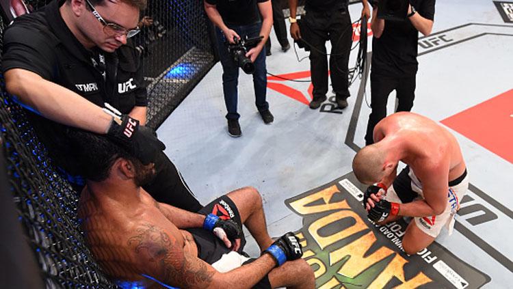 Salah satu aksi respek yang terjadi dalam pertandingan UFC.