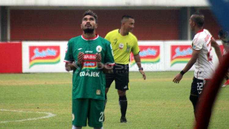 Rifal Lastori saat tampil membela PSS Sleman. Copyright: Ronald Seger Prabowo/INDOSPORT