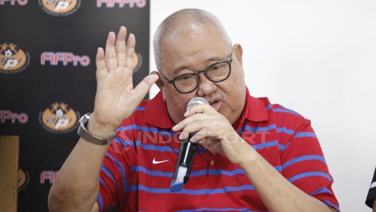 Kabar duka datang dari kancah sepak bola Tanah Air setelah eks manajer Timnas Indonesia, Andi Darussalam Tabusalla dikabarkan meninggal dunia, Senin (17/08/21).