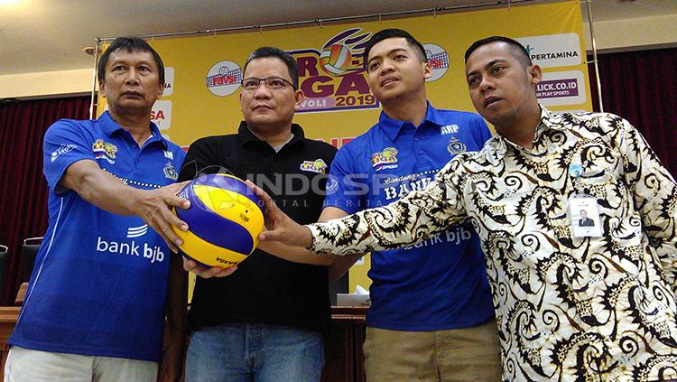 oto bersama, perwakilan dari Bandung Bank bjb Pakuan seusai konferensi pers seri ketiga putaran pertama Proliga 2019 - INDOSPORT