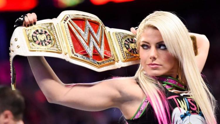 Bintang WWE Amerika, Alexa Bliss melakukan implan payudara yang berhasil menyelamatkan dirinya dari maut. - INDOSPORT