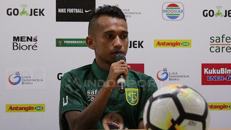 Irfan Jaya saat konfrensi pers Copyright: Fitra Herdian/Indosport