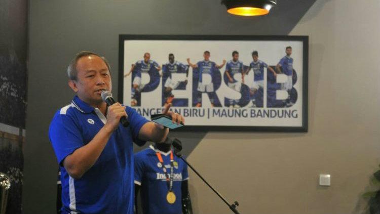 Direktur Utama (Dirut) Persib Bandung Glenn Sugita turut angkat bicara usai mengetahui ibunda Presiden Republik Indonesia Joko Widodo (Jokowi) wafat.