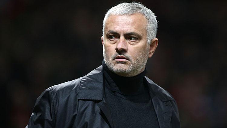 Jose Mourinho, kini menjadi salah satu pelatih berpengalaman yang menganggur. Copyright: Getty Images