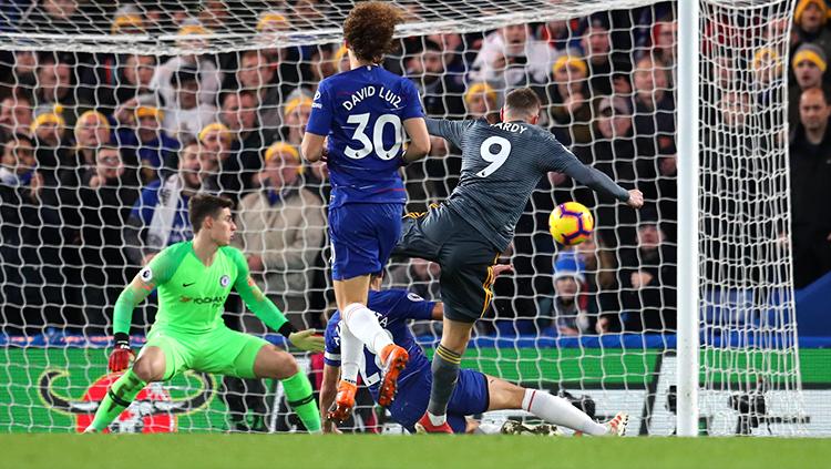 Jamie Vardy saat mencetak gol ke gawang Leicester City. Copyright: Clive Rose/Getty Images