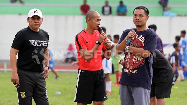 Haryadi (Kiri), Kurniawan Dwi (tengah) bersama Gendut Doni (kanan) Copyright: Ronald Seger Prabowo/INDOSPORT