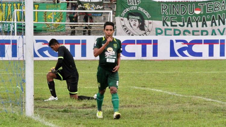 Pemain Persebaya Misbakus Solihin sukses membobol gawang PSKT Sumbawa di Piala Indonesia 2018/2019, Minggu (23/12/18). Copyright: Media Persebaya