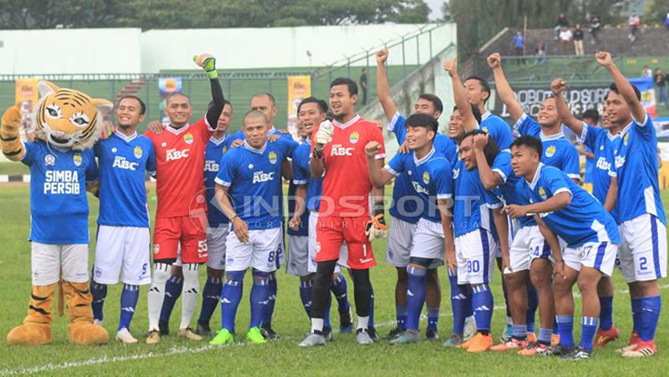Tantan foto bersama skuat Persib Bandung di Stadion Siliwangi, Kota Bandung.