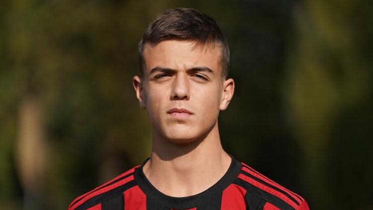 Kisah keperkasaan raksasa Serie A Liga Italia, AC Milan bersama generasi keluarga Maldini hingga 66 tahun lamanya.