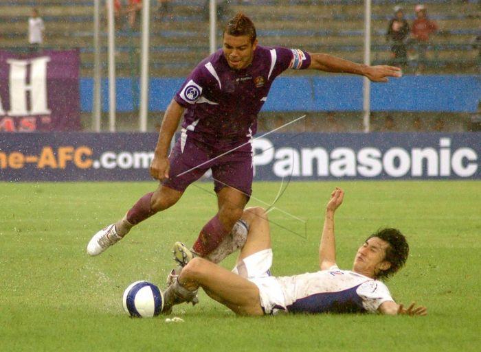 Pemain Persik Kediri, Danilo Fernando Menghindari Jegalan di Liga Champions Asia Copyright: ANTARA