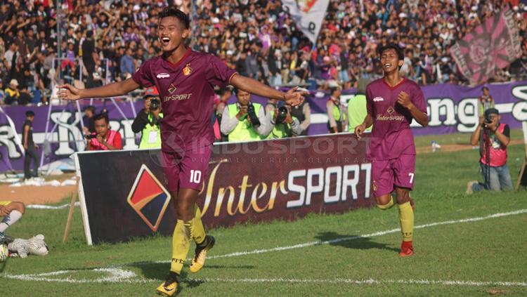 Aksi selebrasi pemain Persik Kediri usai cetak gol Copyright: Ronaldo Seger Prabowo/INDOSPORT