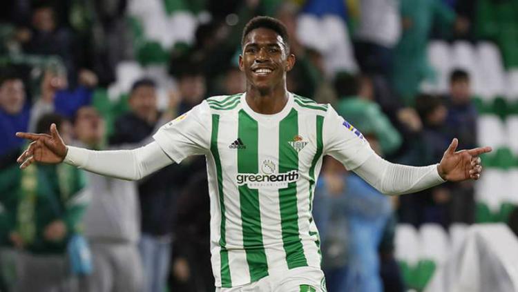 Junior Firpo, bek Real Betis yang tengah menjadi incaran Liverpool.