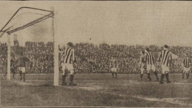 Situasi pertandingan Manchester united vs liverpool 1915 Copyright: Istimewa